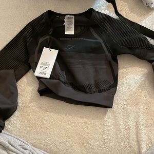 GYMSHARK LONGSLEEVE CROP TOP SEAMLESS